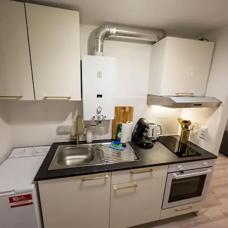 Messe-apartment Fuer 5 Gaeste Mit Balkon Und Lift Apartment