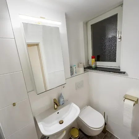 Apartment Messe-apartment Fuer 5 Gaeste Mit Balkon Und Lift