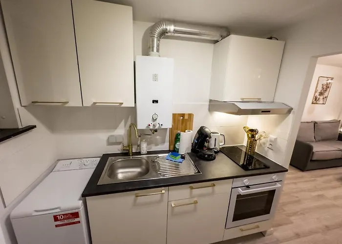 Messe-apartment Fuer 5 Gaeste Mit Balkon Und Lift Appartement